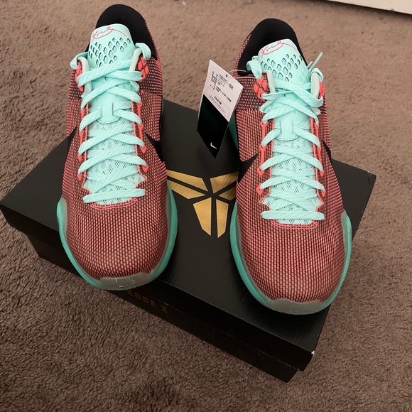 Nike Kobe 10 Easter - Picture 2 of 9